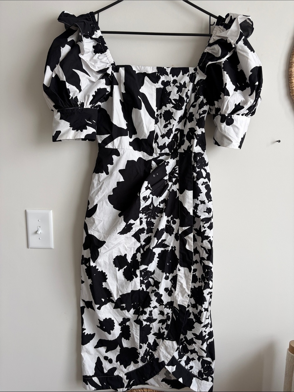 Christopher John Rogers Black & White Floral Puff-Sleeve Midi Dress - size 6
